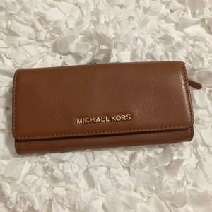 Michael Kors Wallet 💛
